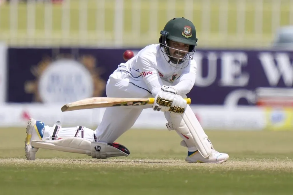 पहिल्या कसोटीवर विंडीजचे वर्चस्व West Indies dominate first Test