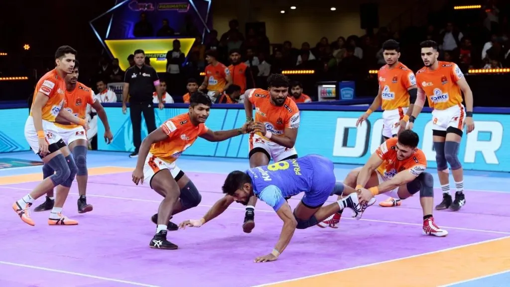 पुणेरी पलटनचा बंगालवर विजय Puneri Paltan's victory over Bengal