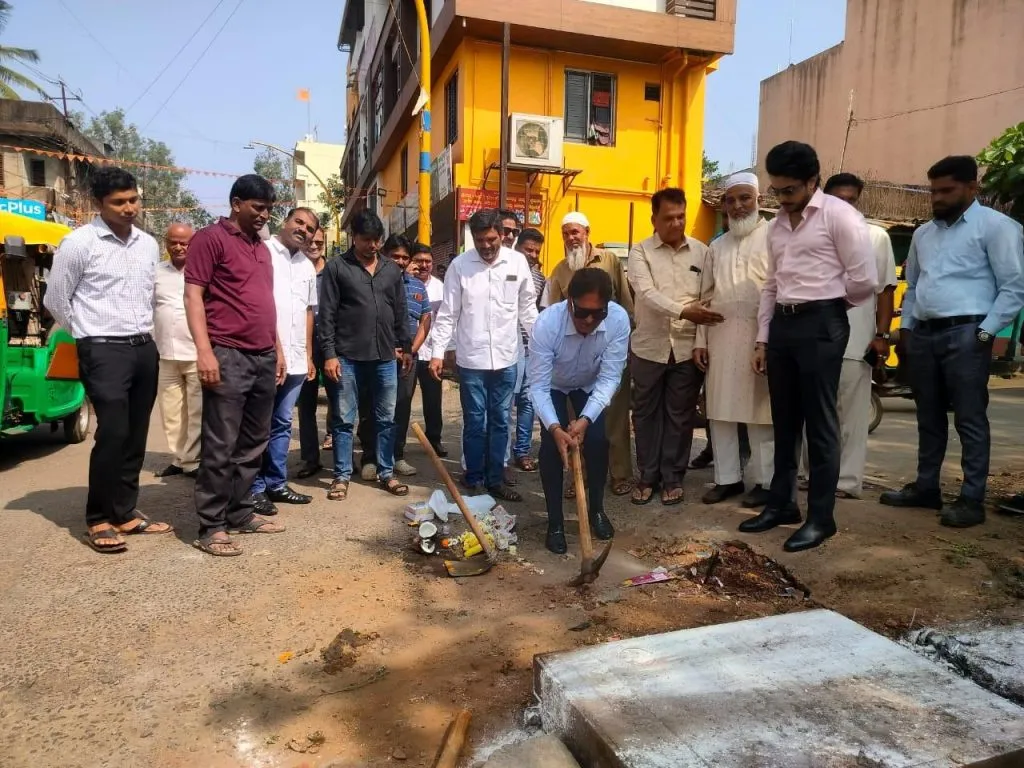 MLA Raju Seth inaugurates road works