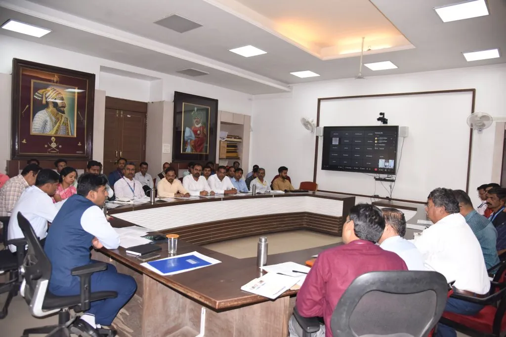 Collector Yedge Urges Rural Enrollment in PM Insurance"