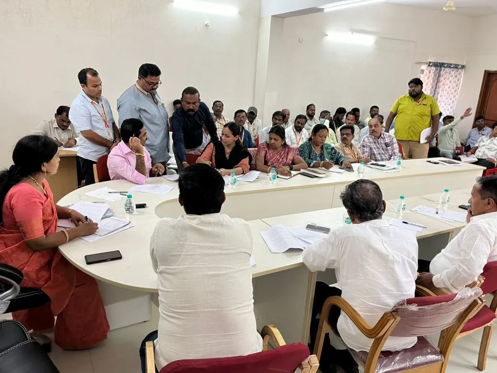 Standing Committee meeting on tax collection was held