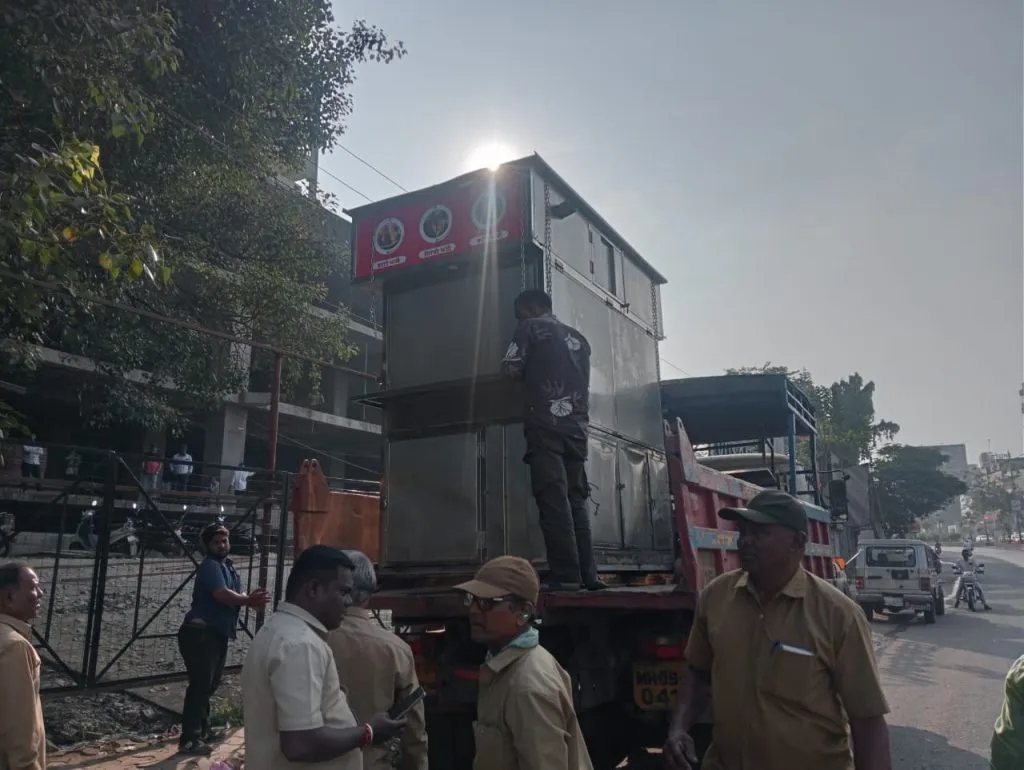 Cabin seized at Kavla Naka