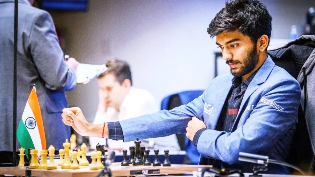 गुकेशचा लिरेनला पहिला झटका, ‘टाईम कंट्रोल’वर विजयाची नोंद Gukesh's first blow to Liren, records victory over 'time control'