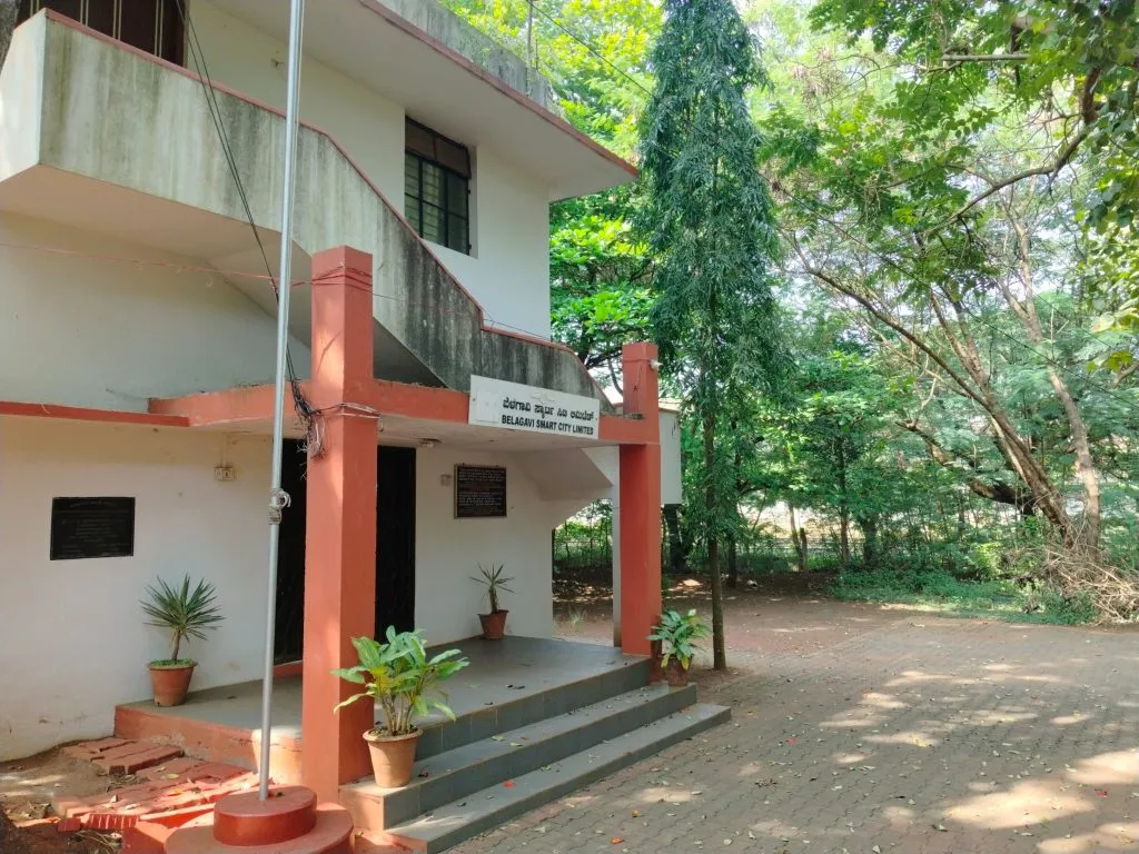 Smart City office is falling into dust