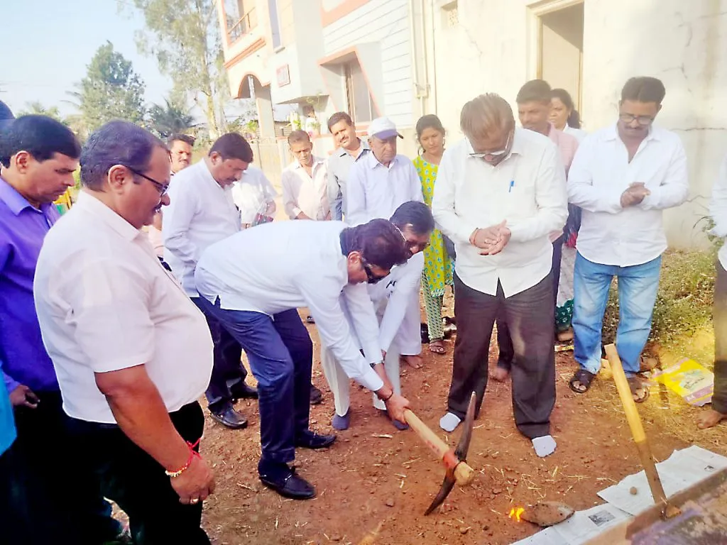 Visit of MLA Asif Seth to Basavan Kudchi-Yamnapur villages