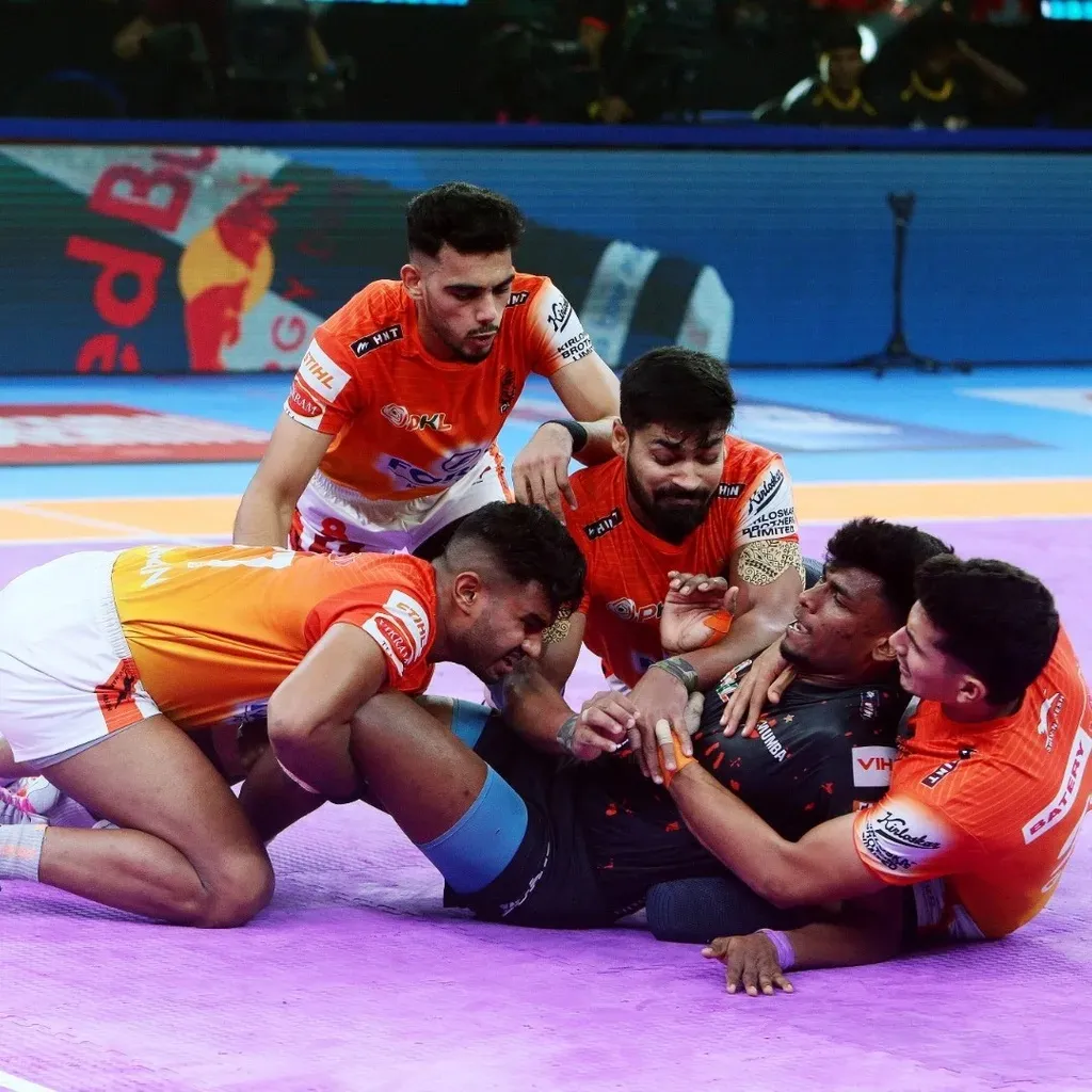 Aslam, Gaurav shines in Puneri Paltan's victory