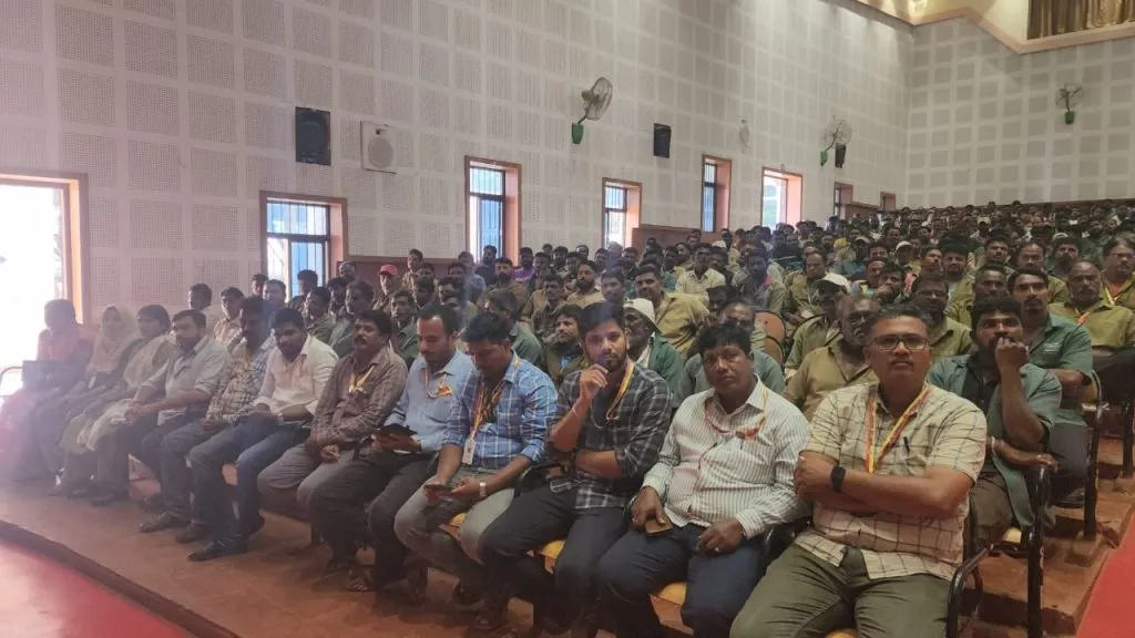 The Municipal Commissioner learned about the problems of sanitation workers