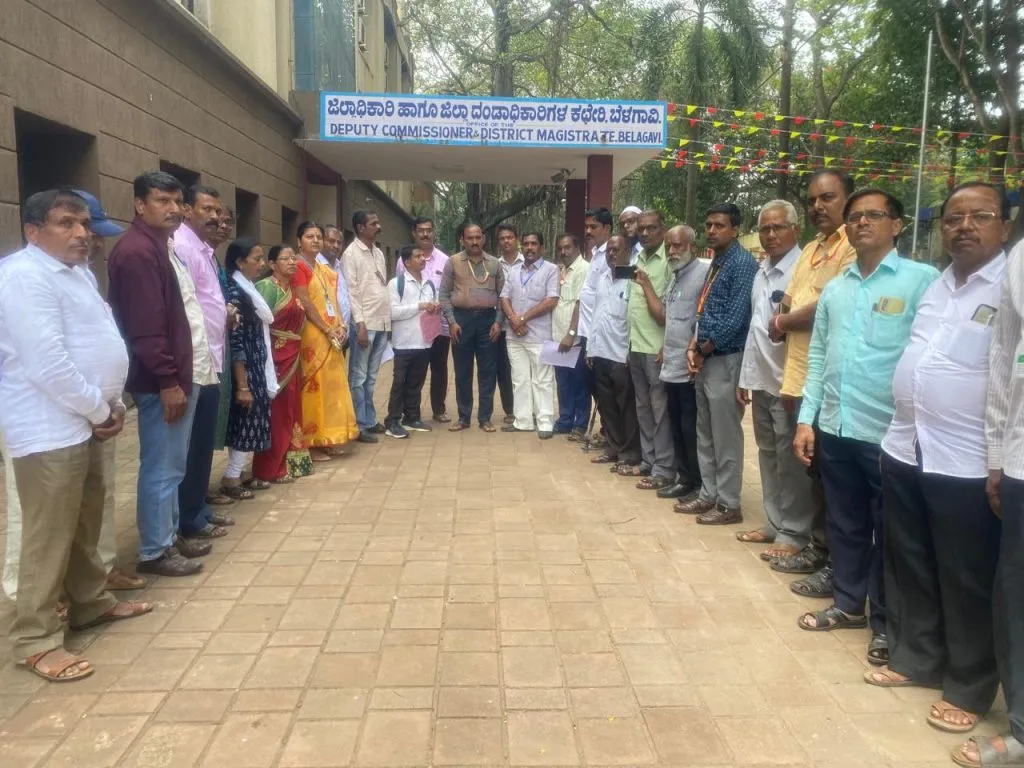 दिव्यांग कर्मचाऱ्यांना प्रवास भत्ता, बढती द्या Give travel allowance, promotion to disabled employees