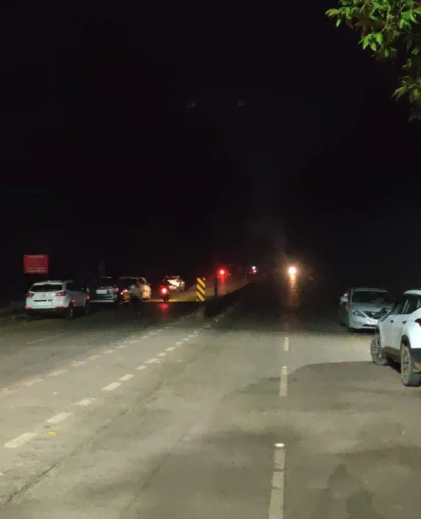 क्लब रोडवरील पथदीप अनेक दिवसांपासून बंद The street lamp on Club Road has been closed for many days