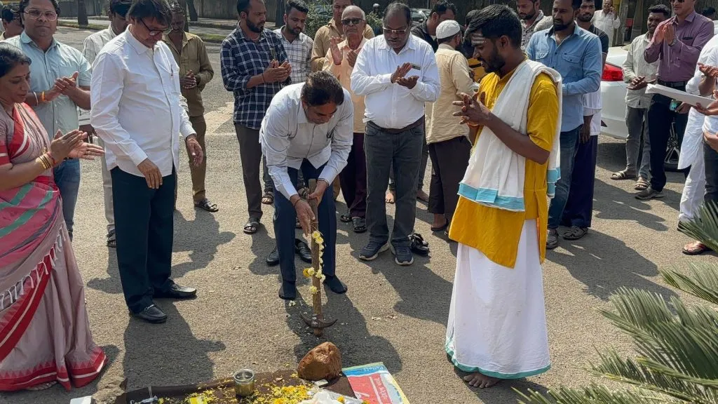 Hanumannagar road asphalting started