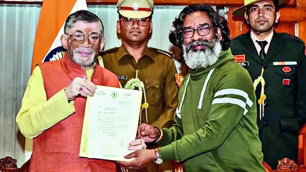 Hemant Soren will take oath alone in Jharkhand today