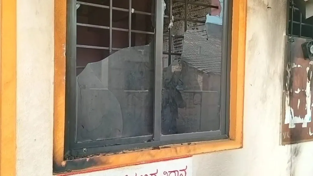 Kalkhamb Gram Panchayat office on fire with petrol