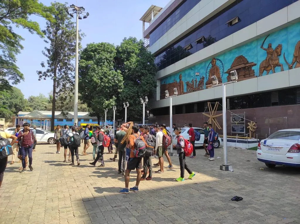 भरतीसाठी आलेल्या तरुणांकडून शहरात हुल्लडबाजी Rioting in the city by youths who came for recruitment