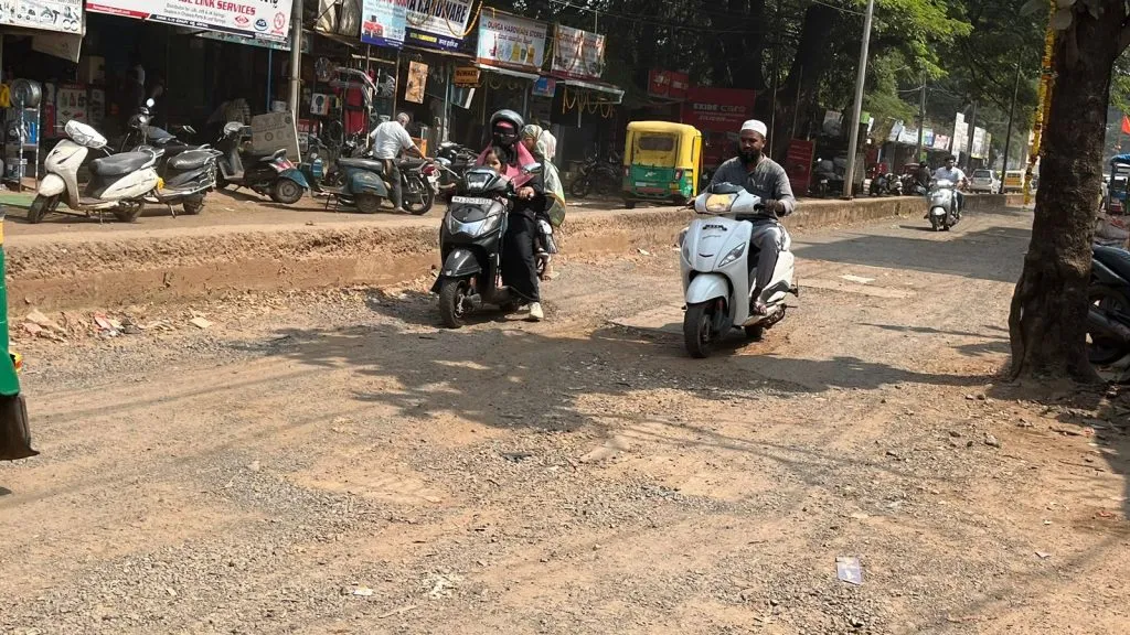 Bad condition of roads in Fort Road area