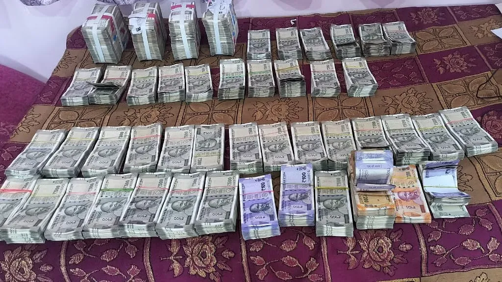 Lokayukta Dhadsatra at 40 places across the state