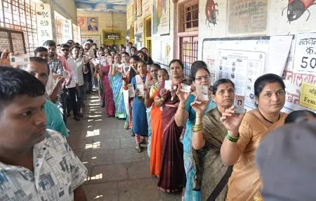 जिह्यात चुरशीने 76.25 टक्के मतदान A close voter turnout of 76.25 percent was recorded in the district.