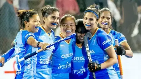 चीनचा एकतर्फी पराभव, भारत उपांत्य फेरीत One-sided defeat of China, India in semi-finals