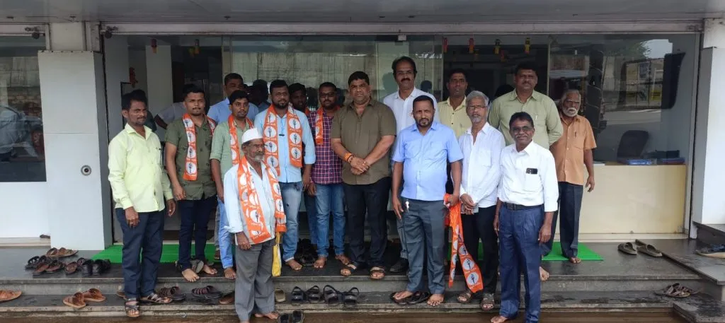 कसाल-धनगरवाडीतील ग्रामस्थ ठाकरे शिवसेनेत