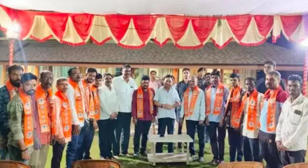 कुडाळ – तेंडोली येथील उबाठा कार्यकर्त्यांचा महायुतीत प्रवेश