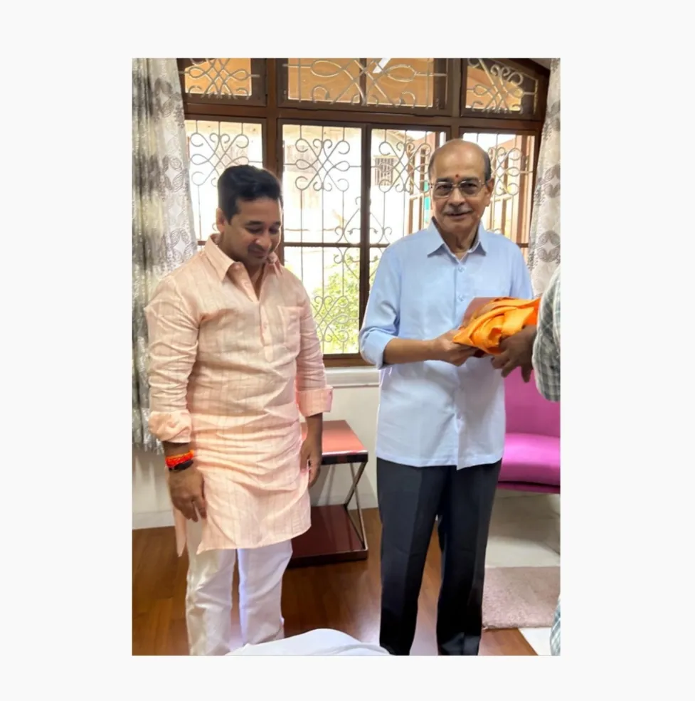 आ.नितेश राणेंनी घेतले पद्मश्री डॉ.आप्पासाहेब धर्माधिकारी यांचे शुभाशीर्वाद