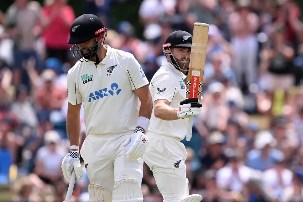 केन विल्यम्सनचे कमबॅक, न्यूझीलंड 8 बाद 319 Kane Williamson's comeback, New Zealand 319 for 8