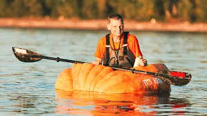 A 70 km boat ride made of pumpkins
