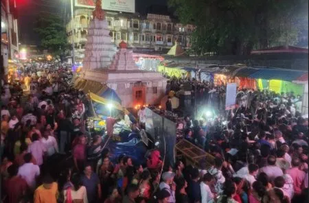 Fifteen thousand devotees bow at the feet of Kartik Swami