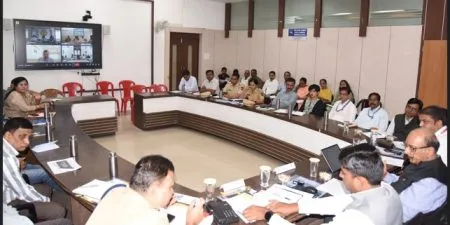 मतदान प्रक्रियेवरील परिणामकारक गोष्टींवर लक्ष ठेवा Keep an eye on things that affect the voting process