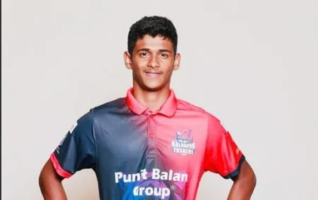 आयपीएलच्या ऑक्शनसाठी कोडोलीच्या श्रेयस चव्हाणची निवड Kodoli's Shreyas Chavan selected for IPL auction