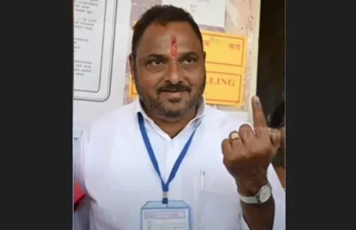 Rajendra Yadravkar Patil exercised his right to vote.