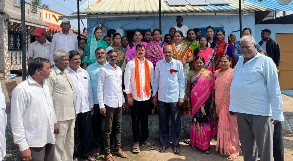 शिवाजीराव पाटील यांचा हुनगिनहाळ येथील मतदारांच्या संपर्क दौऱ्याला – जनतेचा उत्स्फूर्त प्रतिसाद Shivajirao Patil's voter outreach visit to Hunginhal - Spontaneous response from the public