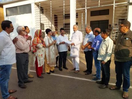 Remove garbage heaps from national highways