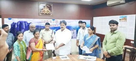 Rs 5 lakh each to the families of two missing persons in the Shirur tragedy