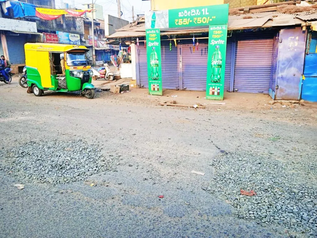 Danger to motorists due to gravel dumped in potholes on Piranwadi main road