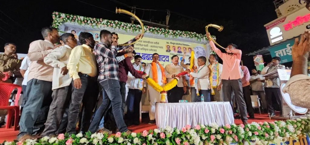 विश्वासघात करणाऱ्यांना लोकशाही मार्गाने धडा शिकवा! Teach the traitors a lesson through democratic means!