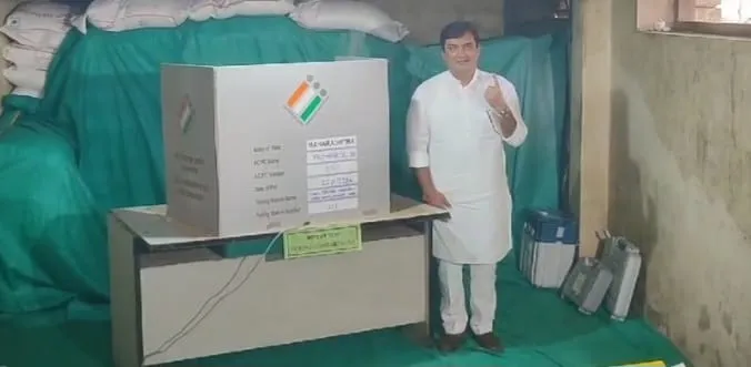 MP Dhananjay Mahadik exercised his right to vote with his family.