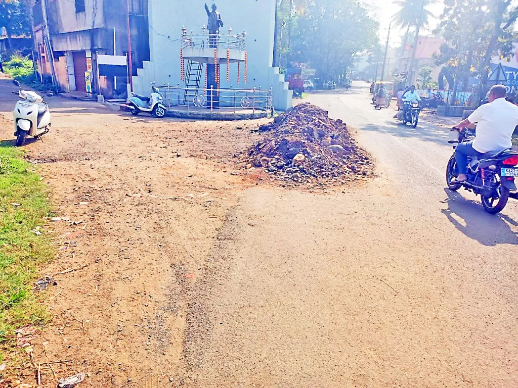 When will the mud pile that obstructs the traffic be removed?