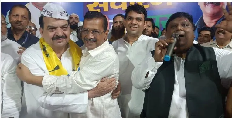 दिल्ली निवडणुकीपूर्वी केजरीवालांचा काँग्रेसला झटका Kejriwal hits out at Congress ahead of Delhi elections