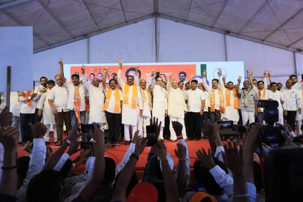 Bury the traitors and overthrow the Maharashtra-anti-Maharashtra alliance government: Uddhav Thackeray's appeal at a rally in Adampur