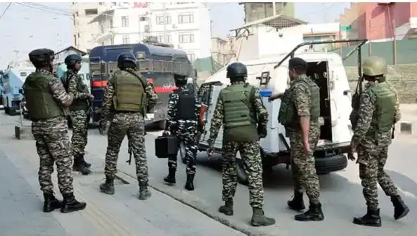 बांदीपोरा येथे दहशतवाद्यांशी चकमक Encounter with terrorists at Bandipora