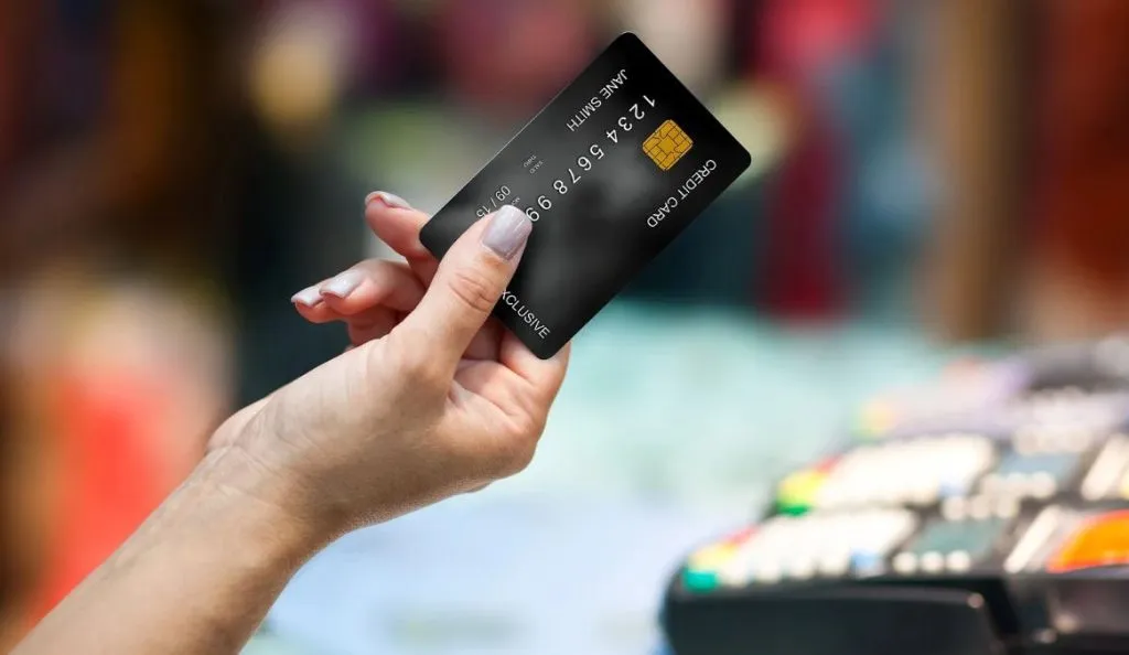 गृहिणींना क्रेडिट कार्ड घेता येईल? Can housewives get a credit card?