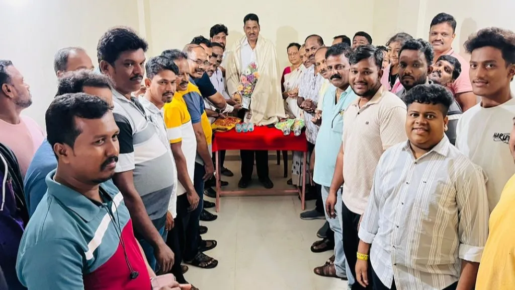 शिवसेना जिल्हाप्रमुख दत्ता सामंत यांचा आचरा येथे सन्मान