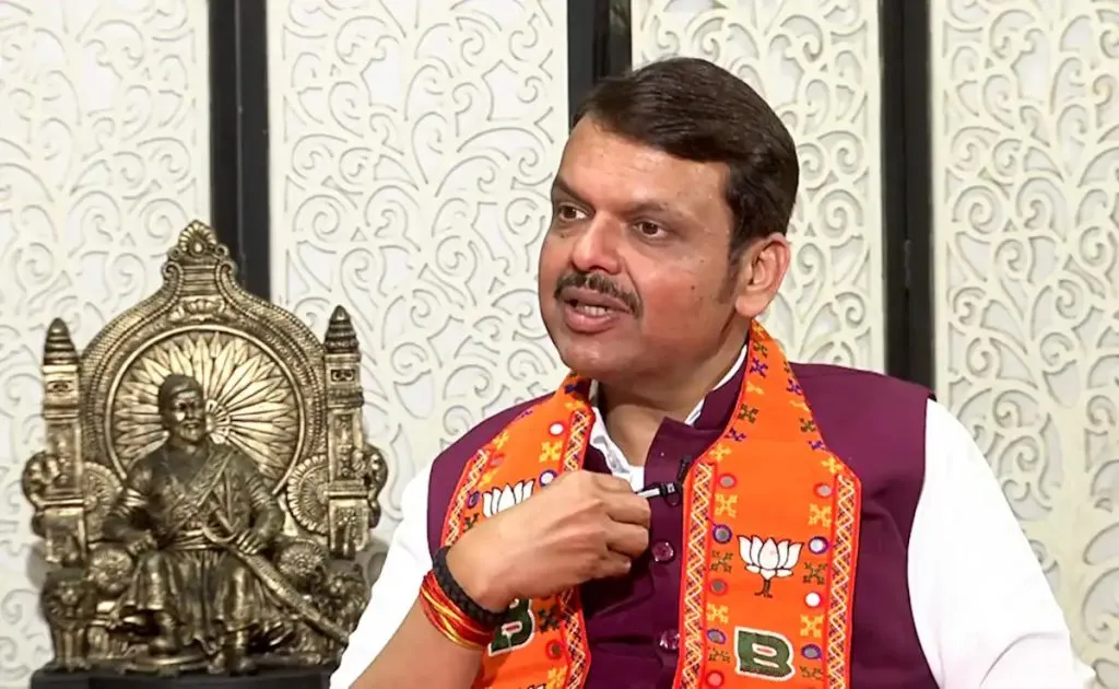 मुख्यमंत्रिपदासाठी फडणवीस यांचे नाव आघाडीवर Fadnavis' name is in the lead for the post of Chief Minister