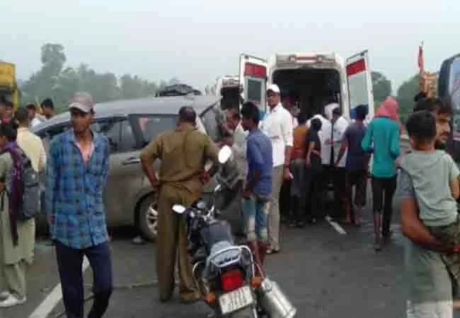 गुजरातच्या भरूच जिल्ह्यात भीषण दुर्घटना, 6 ठार Fatal accident in Gujarat's Bharuch district, 6 killed