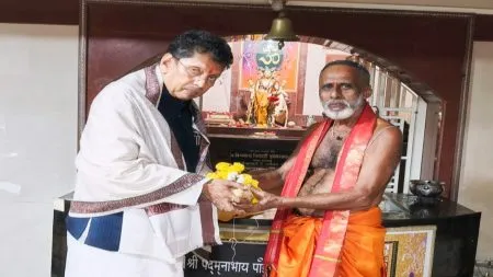 मंत्री दिपक केसरकरांनी विठ्ठल पंचायतन देवस्थानातील घेतले देवतांचे दर्शन