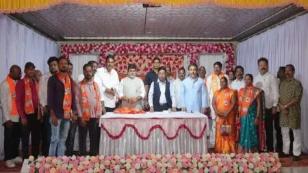 राठीवडे येथील उबाठा कार्यकर्त्यांचा शिवसेनेत प्रवेश