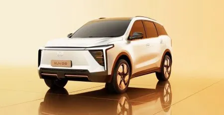 महिंद्राच्या एसयुव्ही इलेक्ट्रीक कार्स अखेर लाँच Mahindra's SUV electric cars finally launched