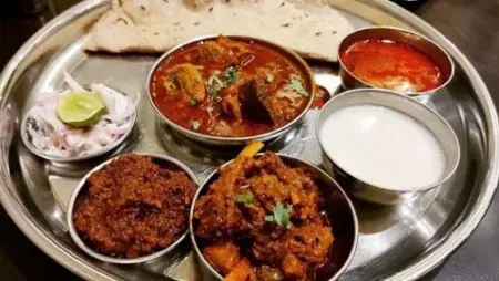 इलेक्शन फिवर; रोज 3 टन मटनाचा फडशा… Election fever; 3 tons of broth being consumed daily...