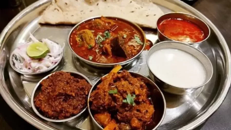 इलेक्शन फिवर; रोज 3 टन मटनाचा फडशा… Election fever; 3 tons of broth being consumed daily...