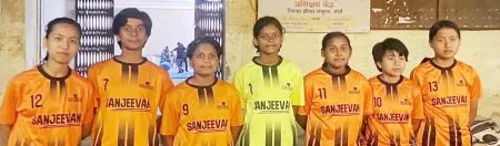 महाराष्ट्र फुटबॉल संघात कोल्हापूरच्या 8 जणींची निवड 8 girls from Kolhapur selected in Maharashtra football team
